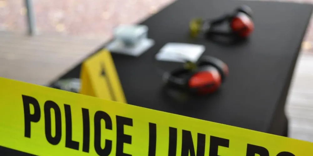 Empreintes, armes du crime, mise sur écoute, indices...