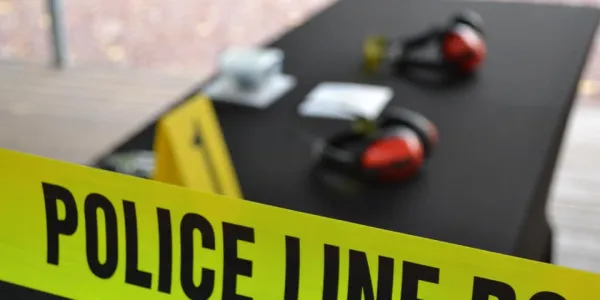 visuel Empreintes, armes du crime, mise sur écoute, indices...